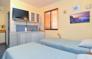Iron/ironing board, free cots/infant beds, free WiFi, bed sheets - Apartment 1684 (Pula)
