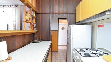 Standard Apartment, 2 Bedrooms (1684/17450) | Private kitchen | Fridge, stovetop, electric kettle, cookware/dishes/utensils