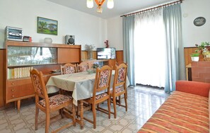 In-room dining - Apartment 1684 (Pula)