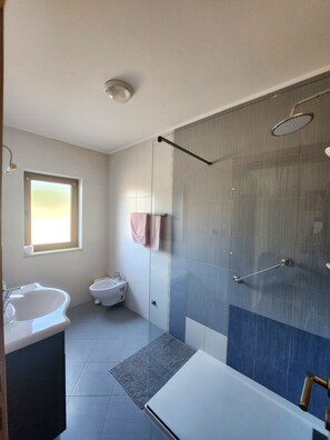 Standard Apartment, 2 Bedrooms (1695/17541) | Bathroom