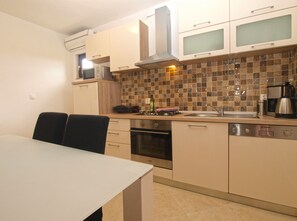 Standard House, 2 Bedrooms (0455) | Private kitchen