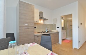 Standard Studio, 1 Bedroom (1701/17690) | Private kitchen | Fridge, oven, stovetop, cookware/dishes/utensils