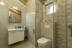 Standard House, 2 Bedrooms (0458) | Bathroom