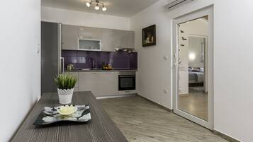 Standard-Haus, 2 Schlafzimmer (0458) | Eigene Küche | Kühlschrank, Mikrowelle, Wasserkocher mit Kaffee-/Teezubehör