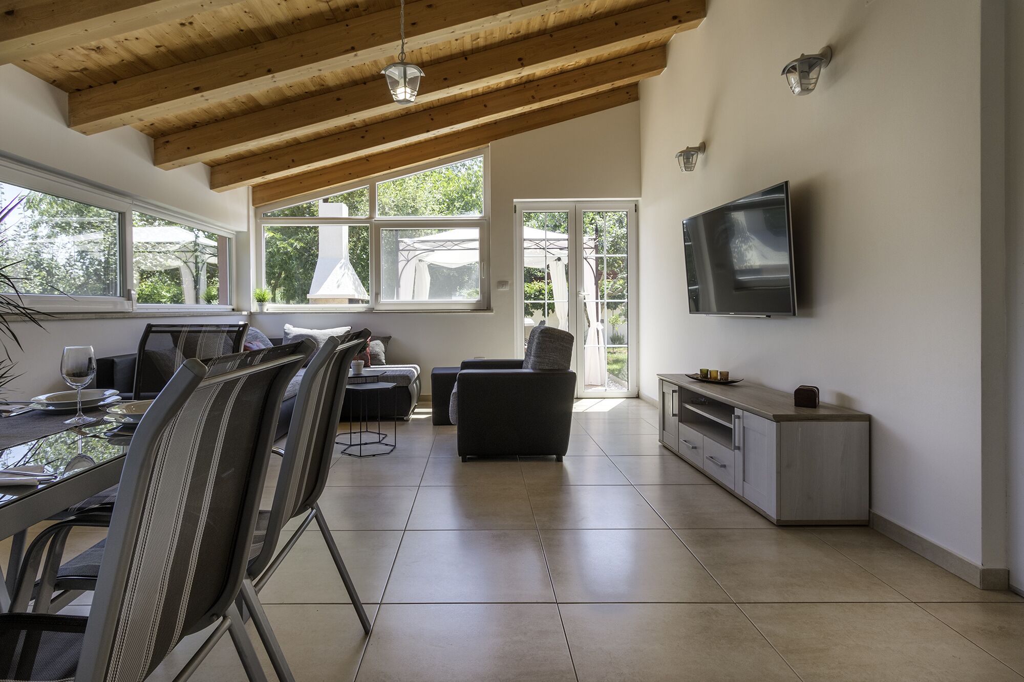 Casa Standard, 2 camere da letto (0458) | Area soggiorno | TV