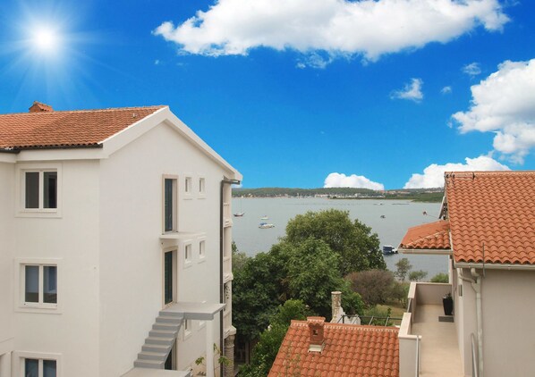 Standard Apartment, 3 Bedrooms (1704/17591) | View from room