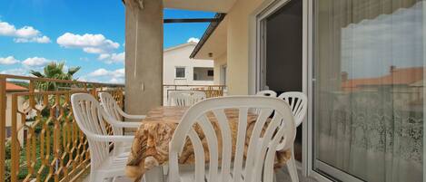 Standard Apartment, 3 Bedrooms (1704/17591) | Balcony