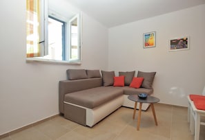 Standard House, 2 Bedrooms (0460) | Living room | TV - House 1708 (Barban)