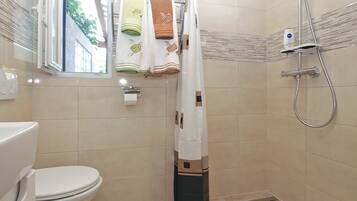 Standard House, 2 Bedrooms (0460) | Bathroom
