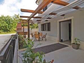 บ้านพักสแตนดาร์ด, 2 ห้องนอน (0460) | ลานระเบียง/นอกชาน
