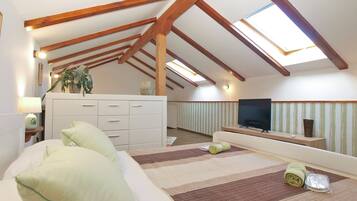 Standard House, 2 Bedrooms (0460) | 2 bedrooms, iron/ironing board, free WiFi, bed sheets