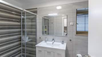 Appartement Standard, 1 chambre (0461) | Lavabo de la salle de bain