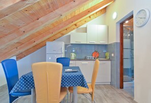 Standard Studio, 1 Bedroom (1713/17699) | In-room dining - Apartment 1713 (Fazana)