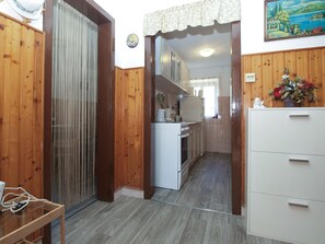 Standard House, 1 Bedroom (0463) | Living area | TV
