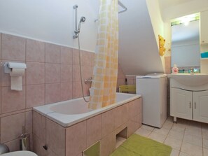 Standard House, 1 Bedroom (0463) | Bathroom