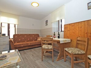 Standard House, 1 Bedroom (0463) | In-room dining