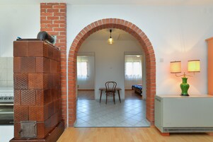 Apartamento standard, 2 quartos (0465) | 2 quartos, ferros/tábuas de passar roupa, Wi-Fi de cortesia