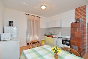 Standard Apartment, 2 Bedrooms (0465) | Private kitchen