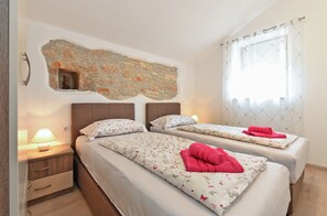 Standard House, 2 Bedrooms (0466) | 2 bedrooms, iron/ironing board, free WiFi, bed sheets - House 1735 (Vodnjan)