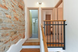 บ้านพักสแตนดาร์ด, 2 ห้องนอน (0466) | บริเวณนั่งเล่น | ทีวี