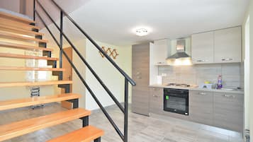 Standard House, 2 Bedrooms (0467) | Private kitchen | Fridge, oven, stovetop, electric kettle