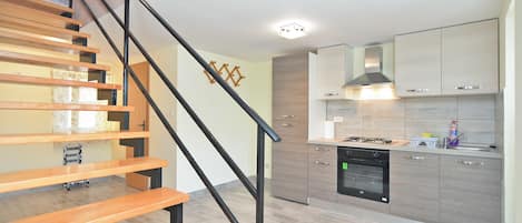 Standard House, 2 Bedrooms (0467) | Private kitchen | Fridge, oven, stovetop, electric kettle