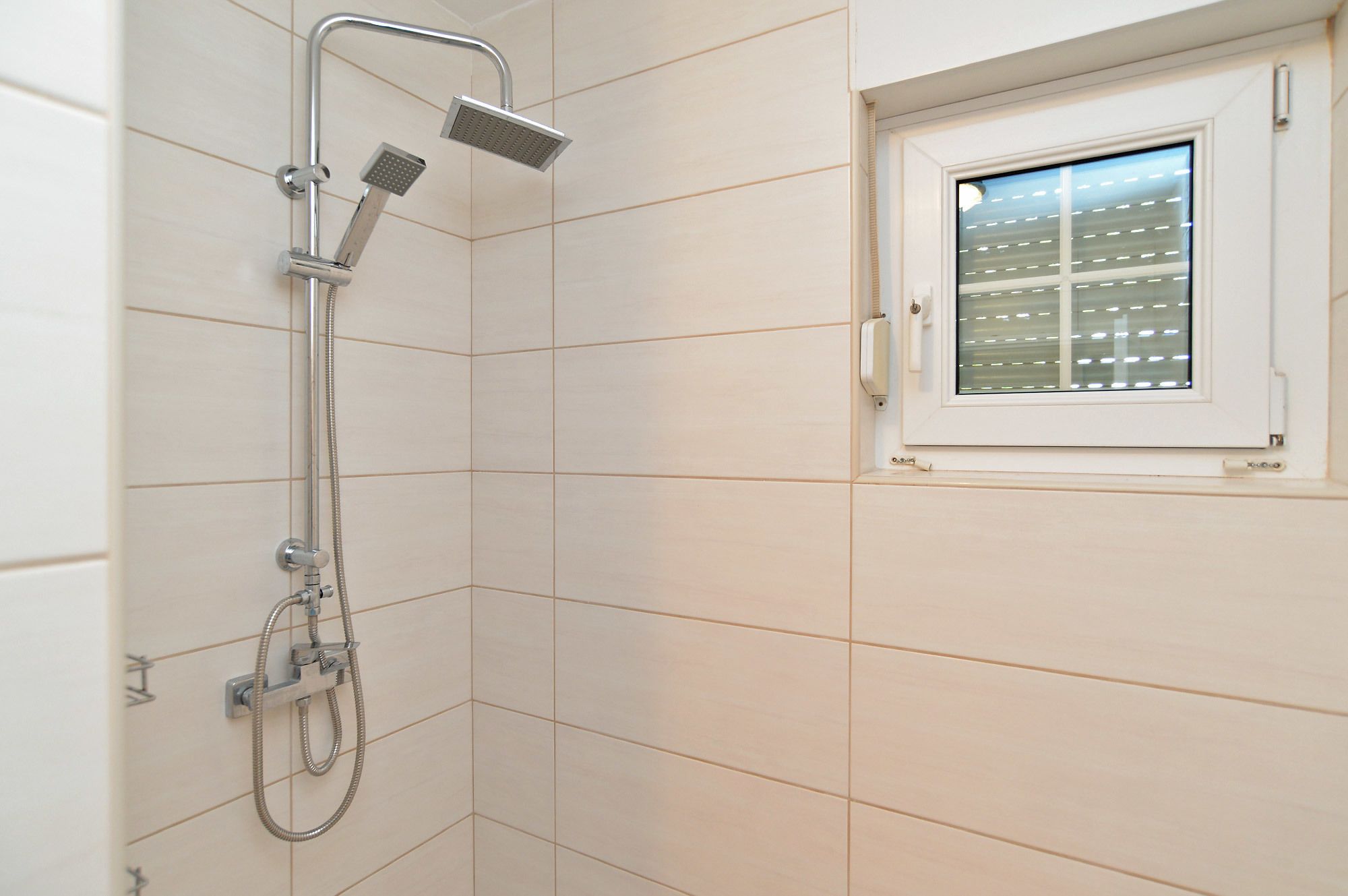 Shower kamar mandi