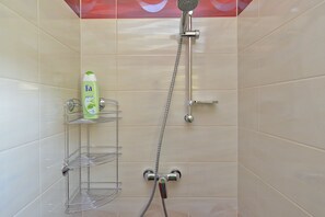 Standard Apartment, 2 Bedrooms (1739/17997) | Bathroom shower - Apartment 1739 (Medulin)