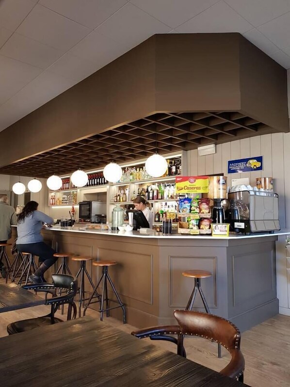 Bar (on property) - Hotel Terminus Puigcerdà (Puigcerda)