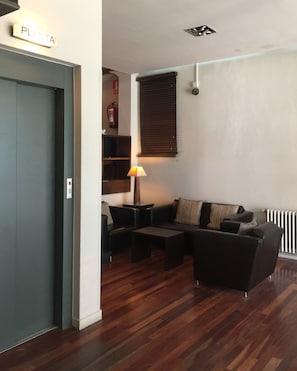 Lobby sitting area - Hotel Terminus Puigcerdà (Puigcerda)
