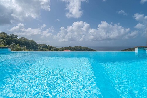 Palmier Rouge - Three Bedroom Villa, Sleeps 6