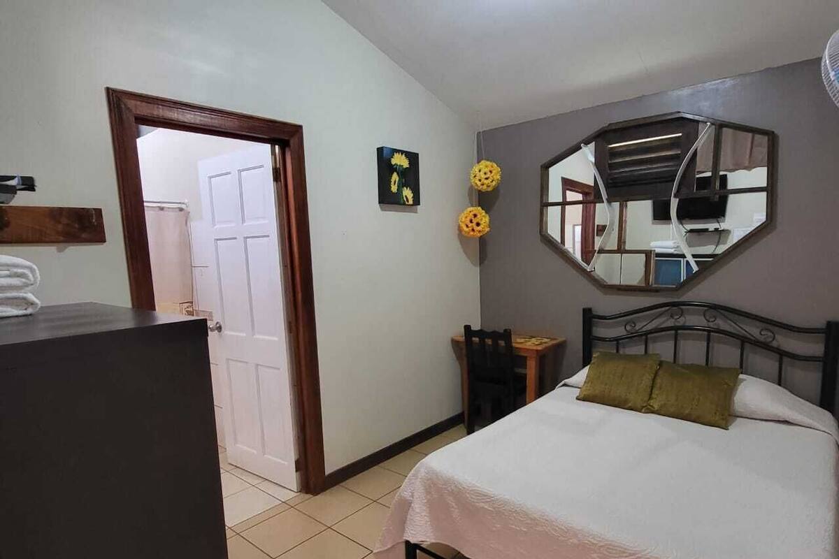Double Room, 1 Queen Bed | Bathroom | Shower, rainfall showerhead, free toiletries, hair dryer