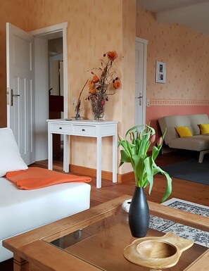 TV, books - Child-friendly apartment centrally located and close to nature (Templin)