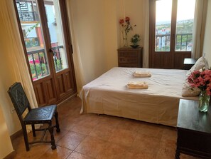 2 bedrooms, bed sheets, wheelchair access