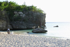 Beach nearby, sun-loungers, beach towels