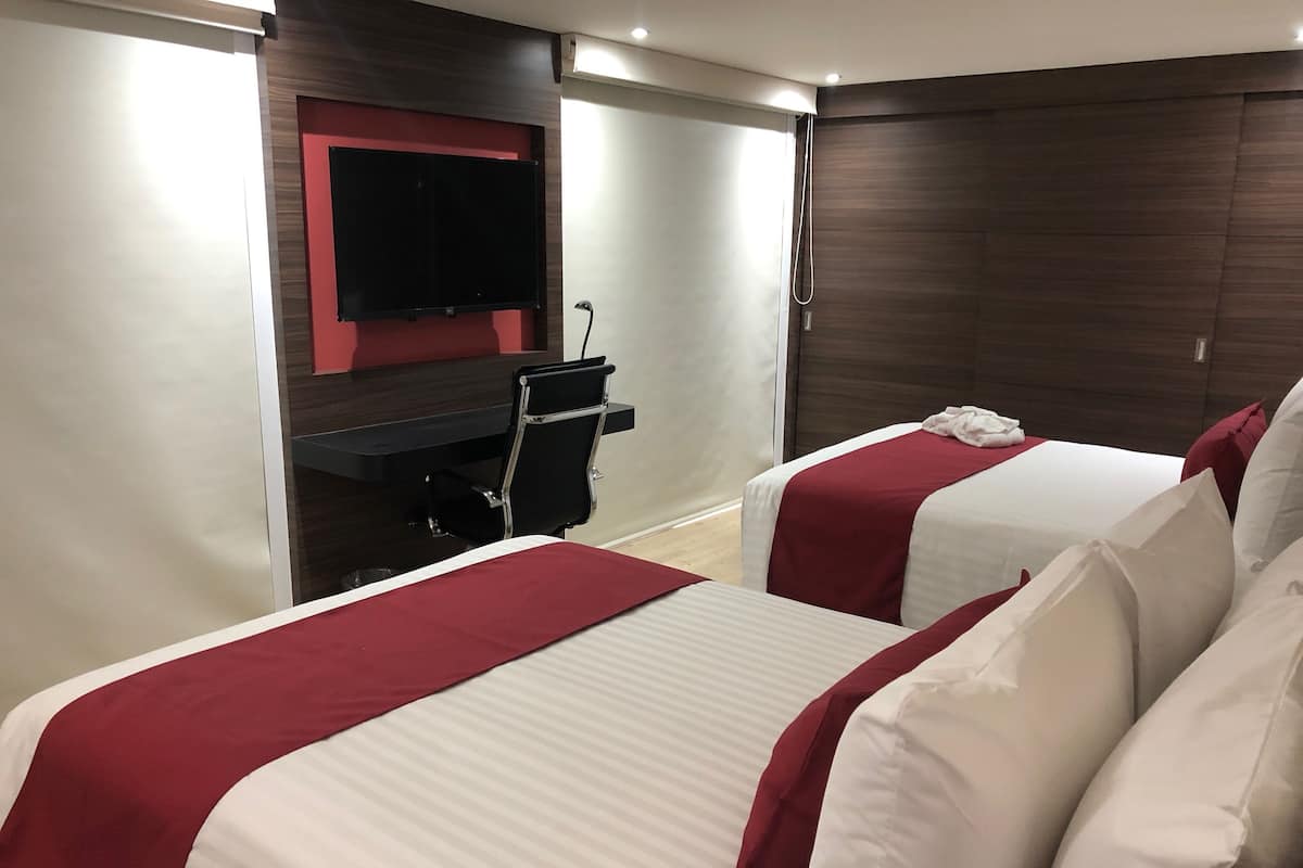 Suite 2 Double Beds with Kitchenette | 1 Schlafzimmer, hochwertige Bettwaren, Minibar, Zimmersafe