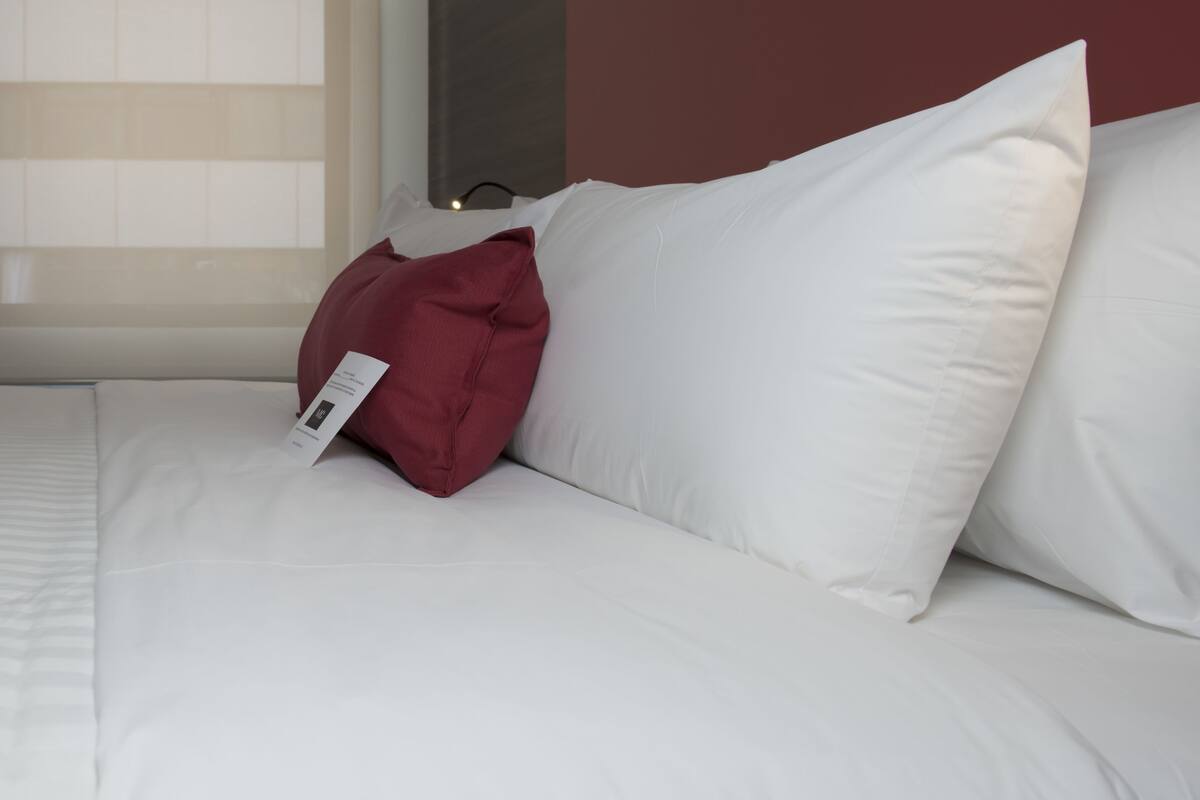 Suite 1 King Bed with Kitchenette | 1 Schlafzimmer, hochwertige Bettwaren, Minibar, Zimmersafe