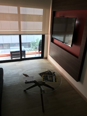 Superior Suite, 1 King Bed with Kitchenette & Bath | 1 bedroom, premium bedding, minibar, in-room safe - Mc Suites Mexico City (Mexico City)