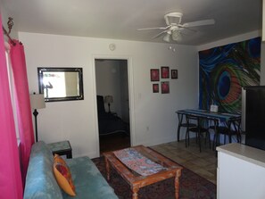 Smart TV - Eva's Place  (Oak View)