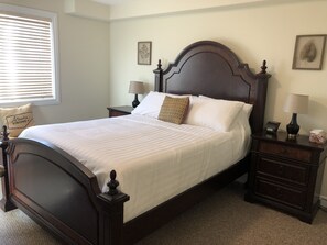 2 bedrooms, desk, iron/ironing board, free WiFi - Last-minute Discounts! 2Bed 2Bath on the River - Convenient Central Location! (Fort McMurray)