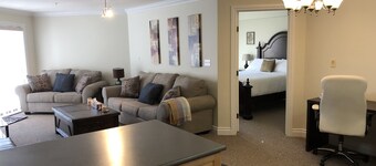 Last-minute Discounts! 2Bed 2Bath on the River - Convenient Central Location!
