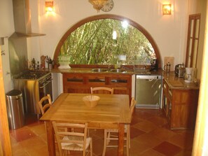 Fridge, microwave, oven, dishwasher - Large house quiet comfort air conditioning wifi garden between sea and mountains 12mn beach (Calenzana)