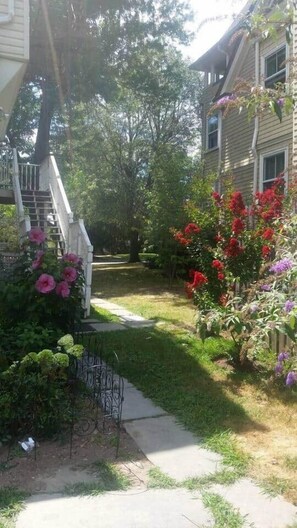 Property grounds - Cozy Apt Walkable to Shop, Eat & NYC Transport (Montclair)
