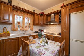 Villa, 3 Bedrooms | Private kitchen