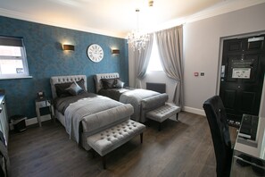 1 bedroom, in-room safe, desk, iron/ironing board - Dragon Hall Apartment - Number 82 The Unthank (Norwich)