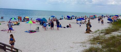 サンラウンジャー、ビーチタオル