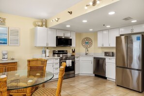 冰箱、微波炉、烤箱、炉灶