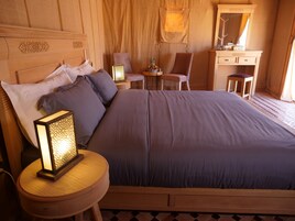 Royal Tent, 1 Queen Bed | Individually decorated, individually furnished, desk, free WiFi