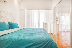 1 habitación, tabla de planchar con plancha, cuna de viaje y wifi 