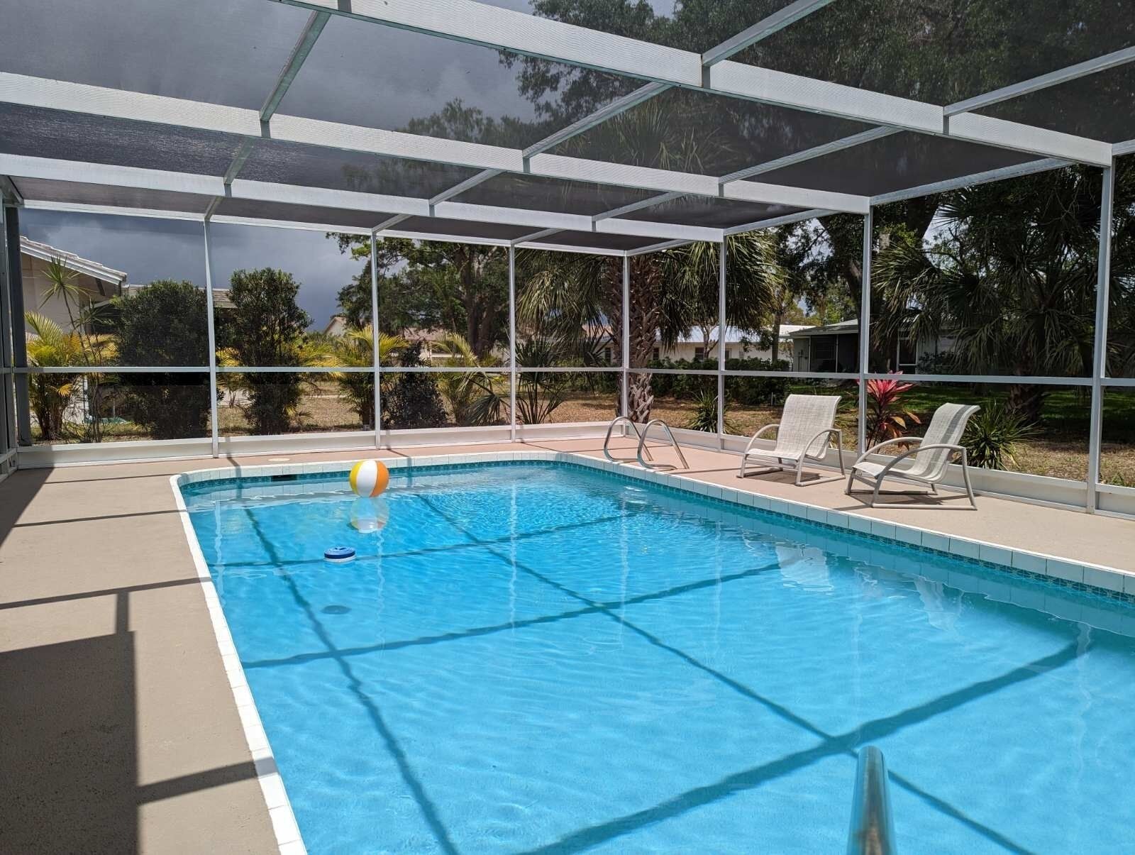 Vacation Home on Coral Sands . Solar heated pool !